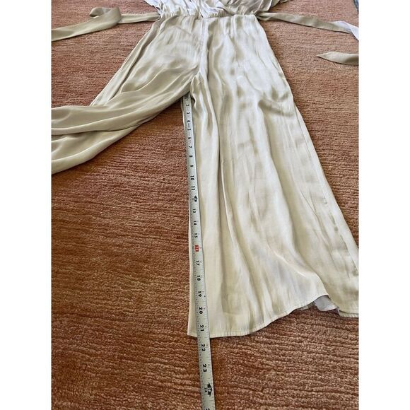 NWOT EXPRESS Satin Flutter Sleeve Culotte Jumpsuit champagne  Color Sz  XXS - Picture 7 of 11
